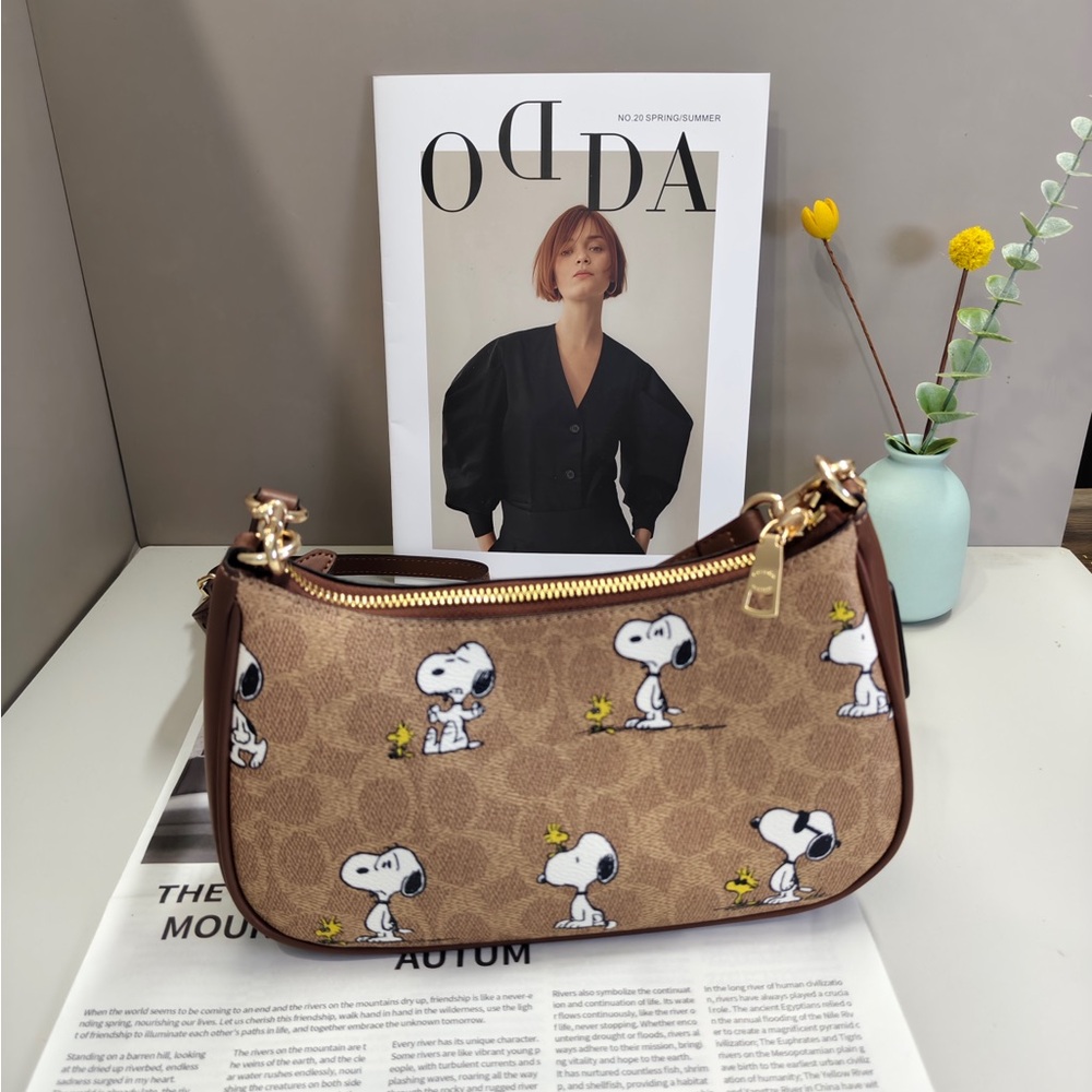 Coach X Peanuts CBJ88 Teri Shoulder Bag Signature Canvas Snoopy